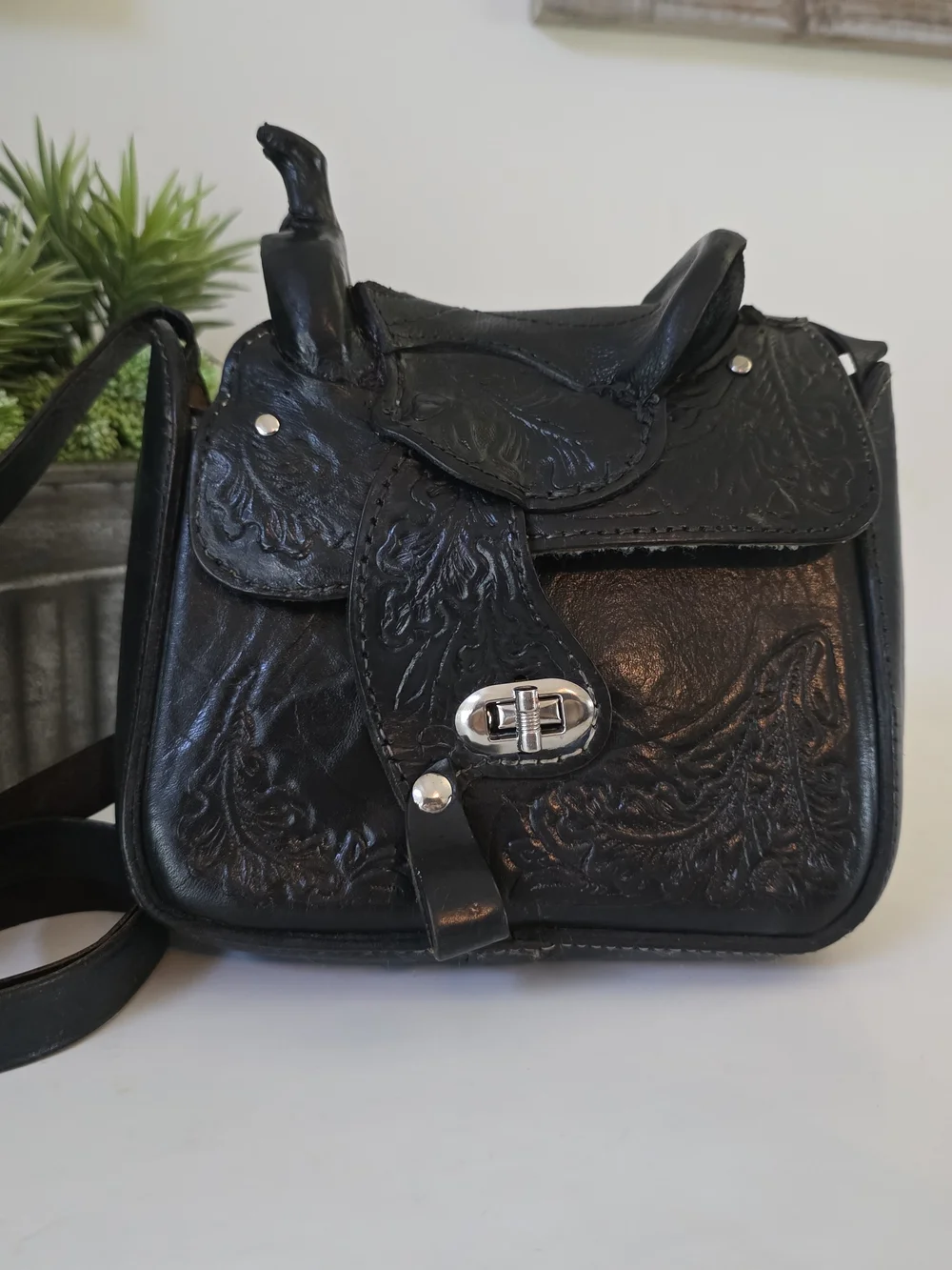 Vintage 1970's-80's Western Saddle Crossbody Bag Tooled Leather Sherling - Picture 2 of 16